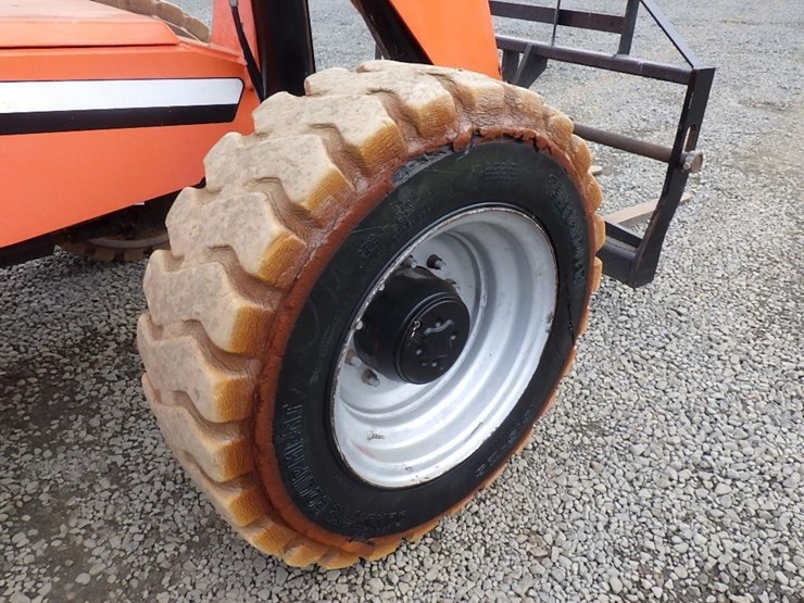 2014-jlg-8042-image-33