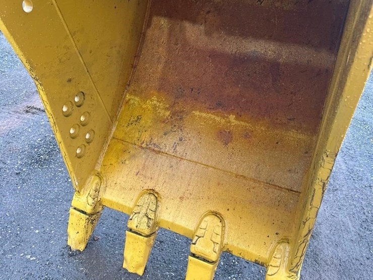 2021-deere-245g-lc-image-13