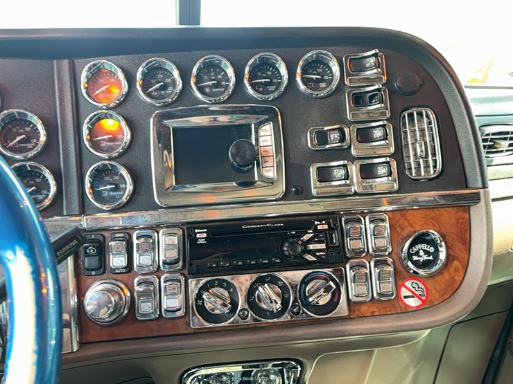 2010-peterbilt-389-image-20