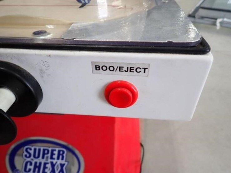 super-chexx-table-top-hockey-game-image-10