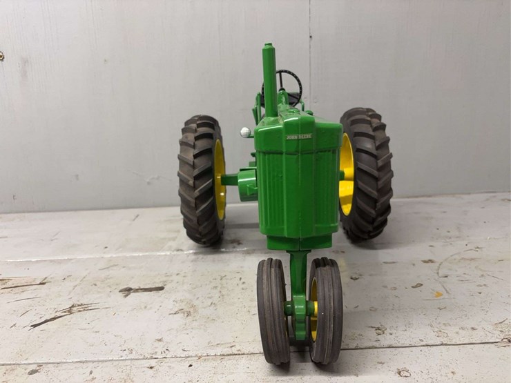 john-deere-8-image-3