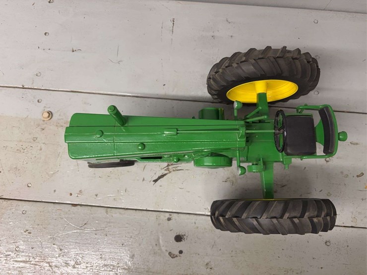 john-deere-8-image-8
