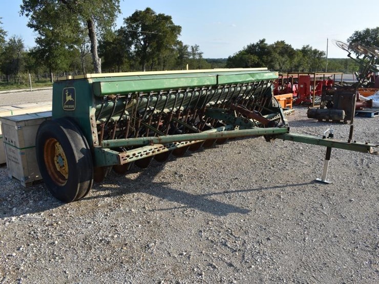 john-deere-8300-image-2
