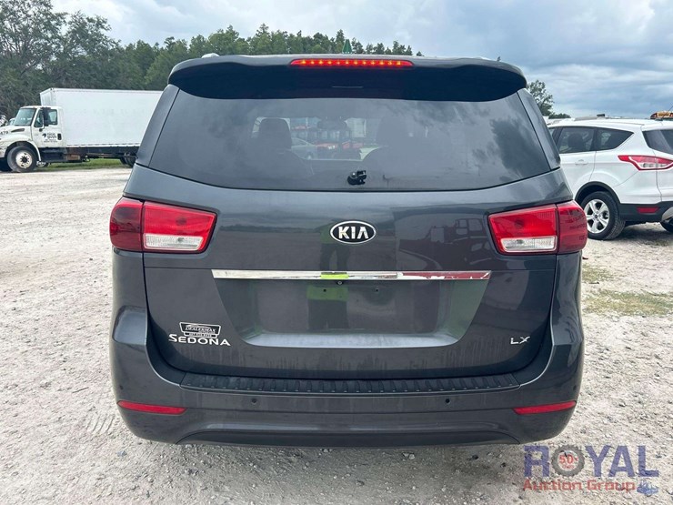 2015-kia-sedona-image-27