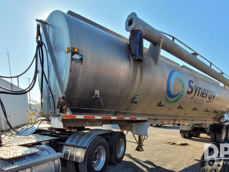 2012-warren-feed-trailer-image-3