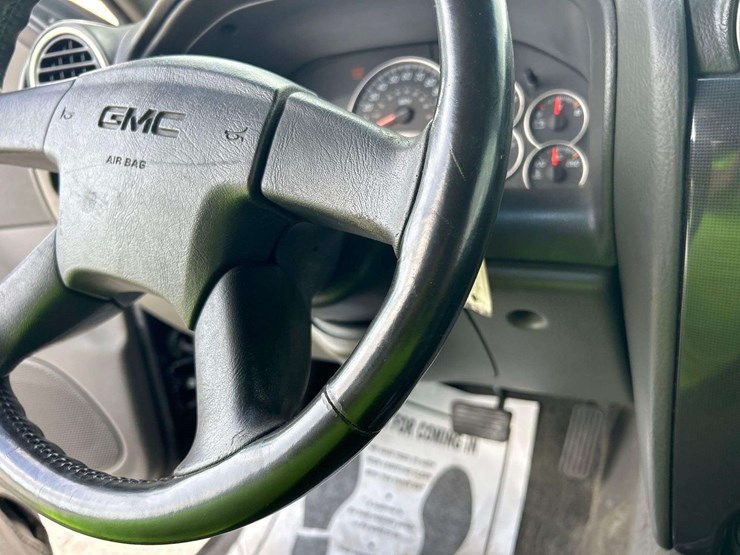 2004-gmc-envoy-image-13