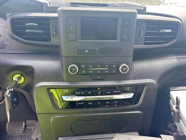 2021-ford-explorer-image-15