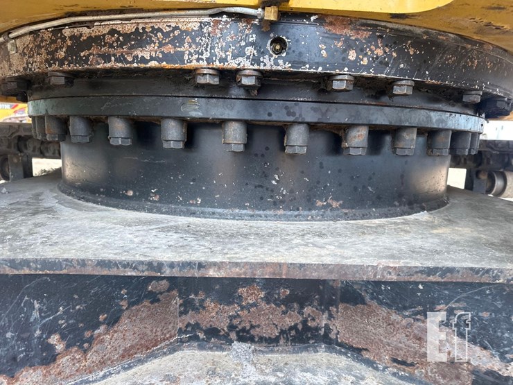 2018-caterpillar-325flcr-image-17