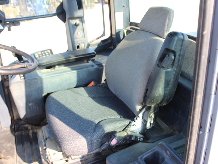 2015-deere-544k-image-14