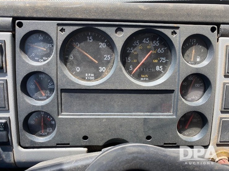 1998-freightliner-fl70-image-13