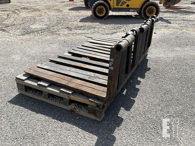 (2)-48"-telehandler-forks-image-2