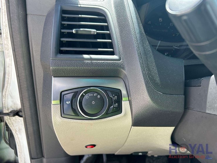 2014-ford-explorer-image-15