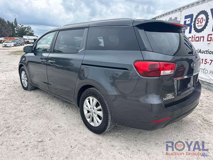 2015-kia-sedona-image-4