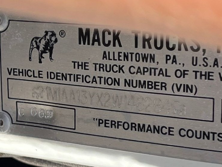 2002-mack-ch613-image-69
