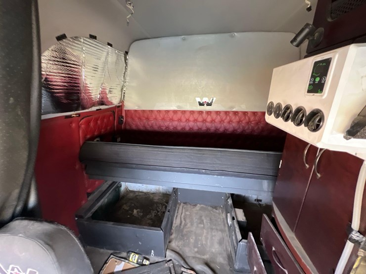 2016-western-star-4900sf-image-32