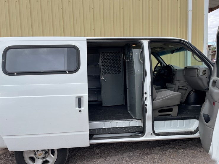 2004-chevrolet-astro-image-28