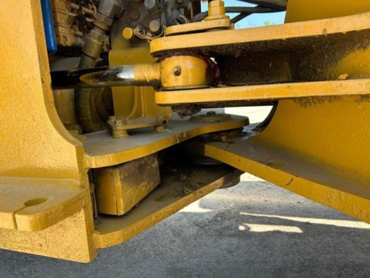 2012-deere-624k-image-33