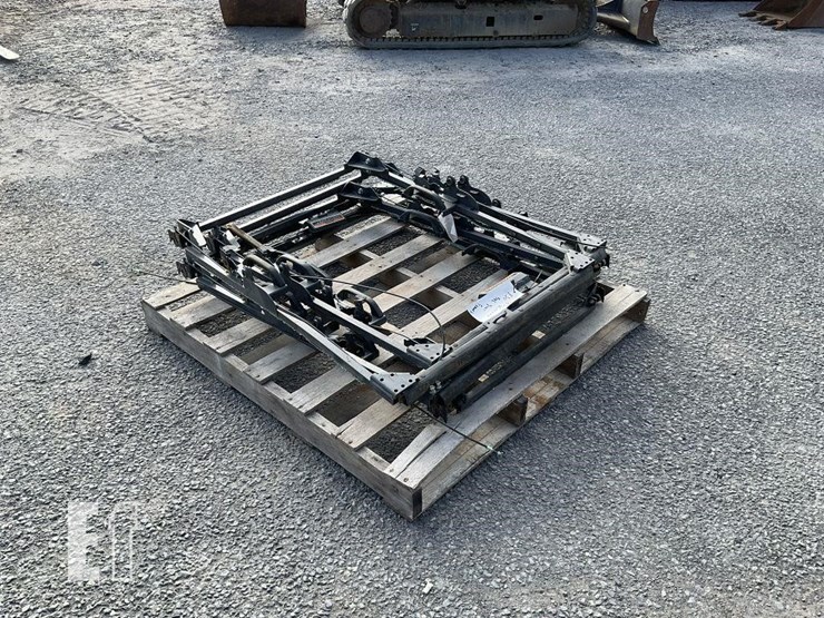 pallet-of-(5)-kubota-svl-door-frames-image-2
