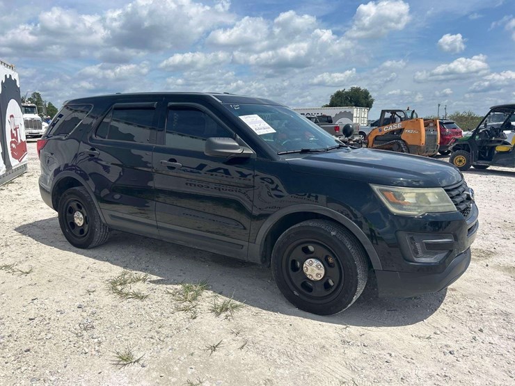 2016-ford-explorer-image-2