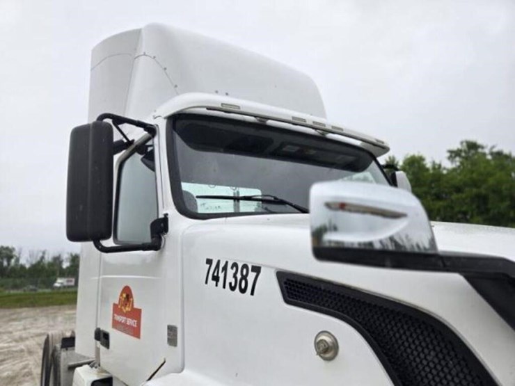 2012-volvo-d13-t/a-hiway-tractor---day-cab-4v4nc9e-image-30