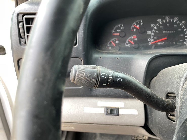 2001-ford-f750-image-76