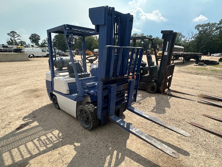 #2077-•-komatsu-fg305t11,-forklift-image-4