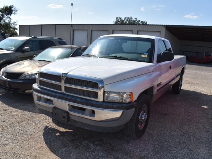 1999-dodge-2500-image-1