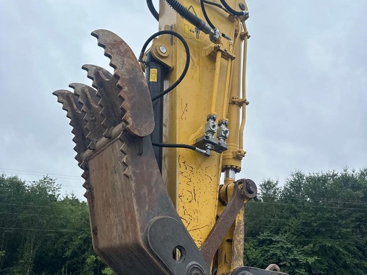 2021-komatsu-pc210-lc-11-image-11