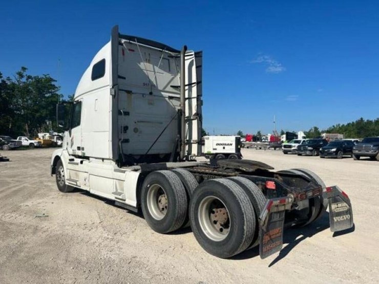2015-volvo-t/a-hiway-tractor---sleeper-4v4nc9eh3fn-image-5