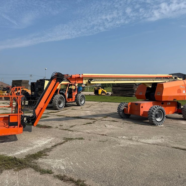 2017 JLG 660SJ