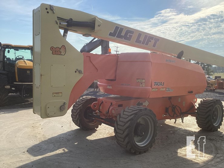 2015-jlg-740aj-image-4