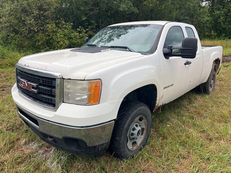 2011-gmc-sierra-2500hd-image-1