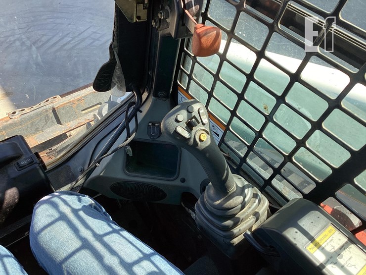 2011-bobcat-t770-image-27