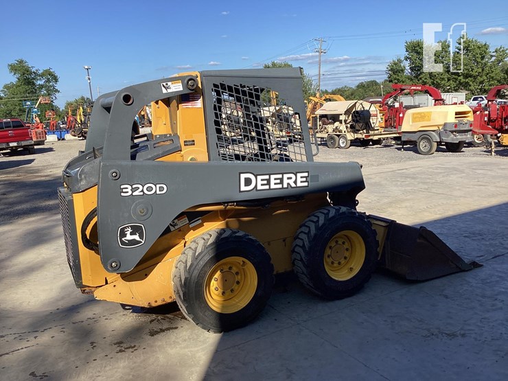 2012-deere-320d-image-8