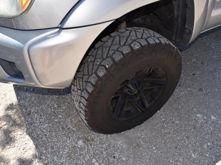 2014-toyota-tacoma-image-3
