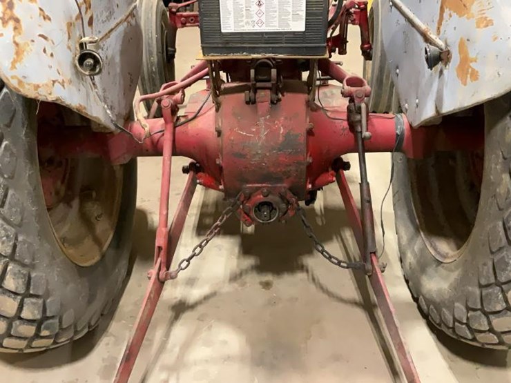 #125-•-ford-9n-tractor-image-17