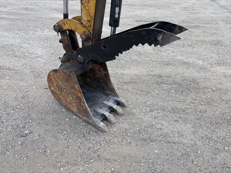 2016-caterpillar-303-image-8