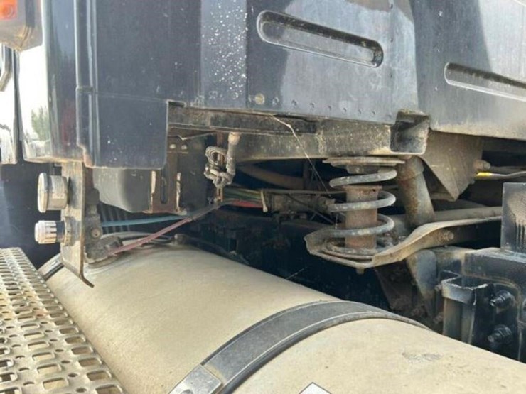 2005-volvo-wxll-tri/a-dump-truck-4v5k99gh55n391882-image-87