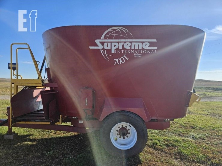 2009-supreme-intl-700t-image-6