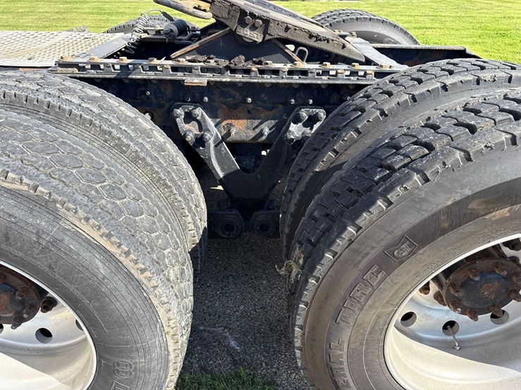 2013-kenworth-t800-image-11