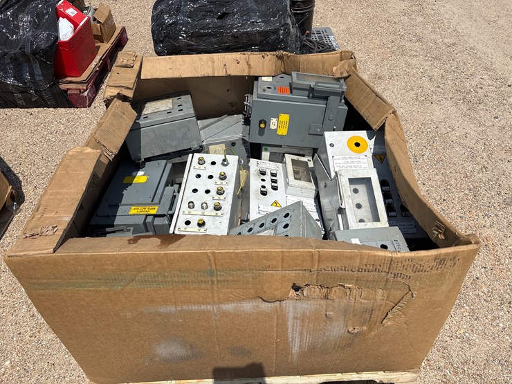 #3482-•-misc-lot-of-electrical-boxes-image-2
