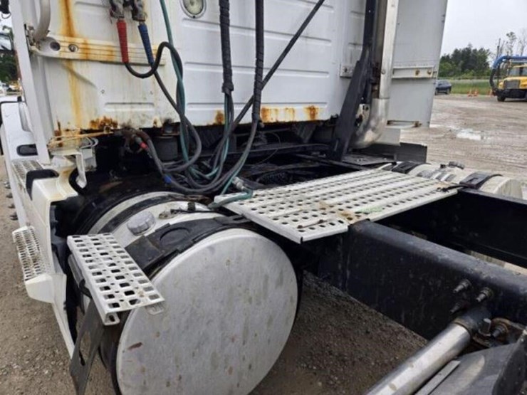 2012-volvo-d13-t/a-hiway-tractor---day-cab-4v4nc9e-image-22