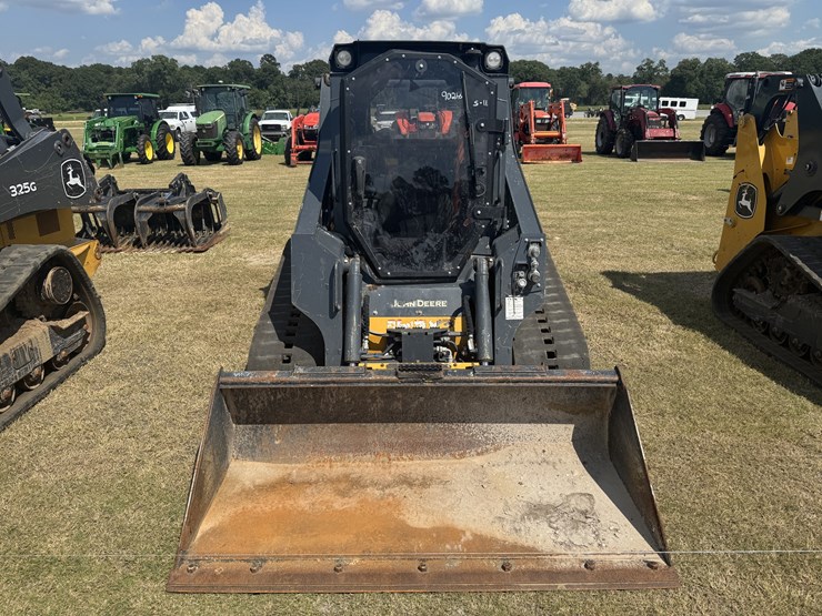 2024-deere-317g-image-2