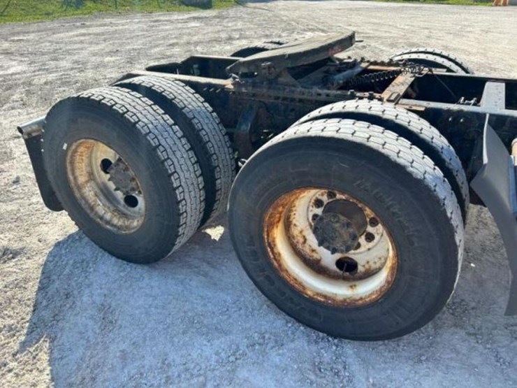 2013-volvo-t/a-hiway-tractor---day-cab-4v4nc9egxdn-image-45