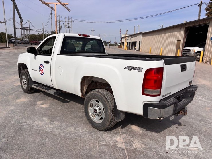 2012-gmc-sierra-2500-image-13