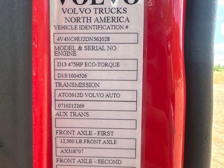 2013-volvo-vnl64t630-image-17