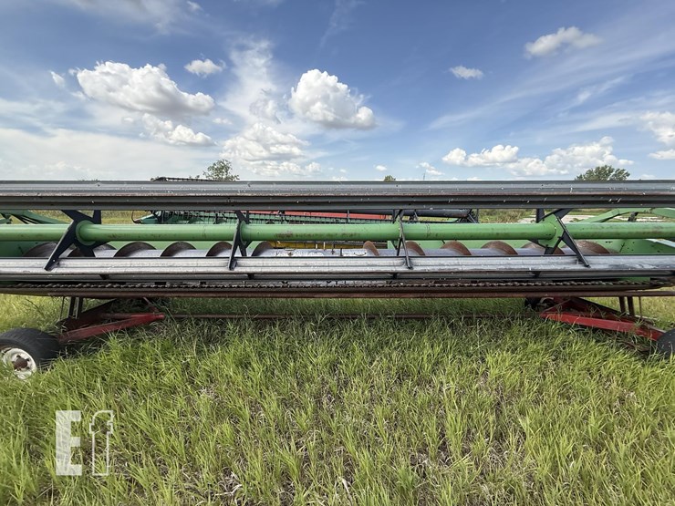 john-deere-224-image-12
