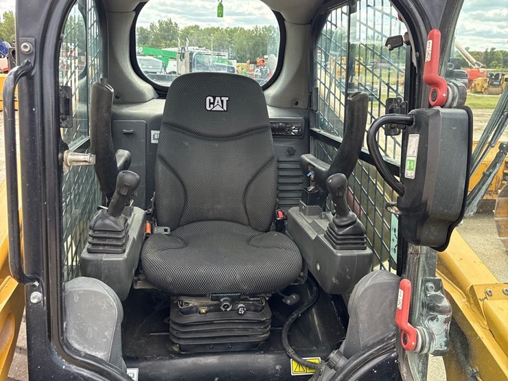 2020-caterpillar-246d3-image-12
