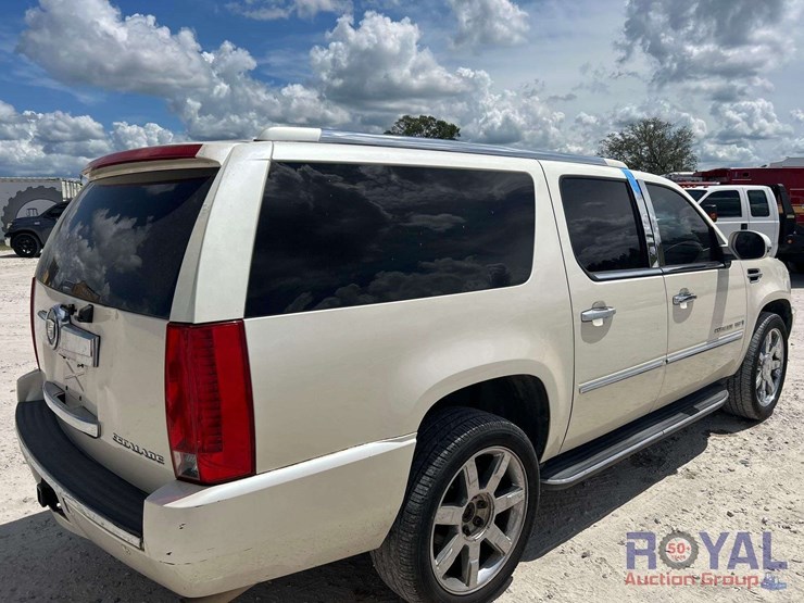 2008-cadillac-escalade-esv-image-3
