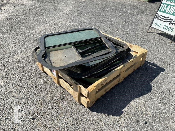 pallet-of-bobcat-m-series-side-glass-&-frames-image-2